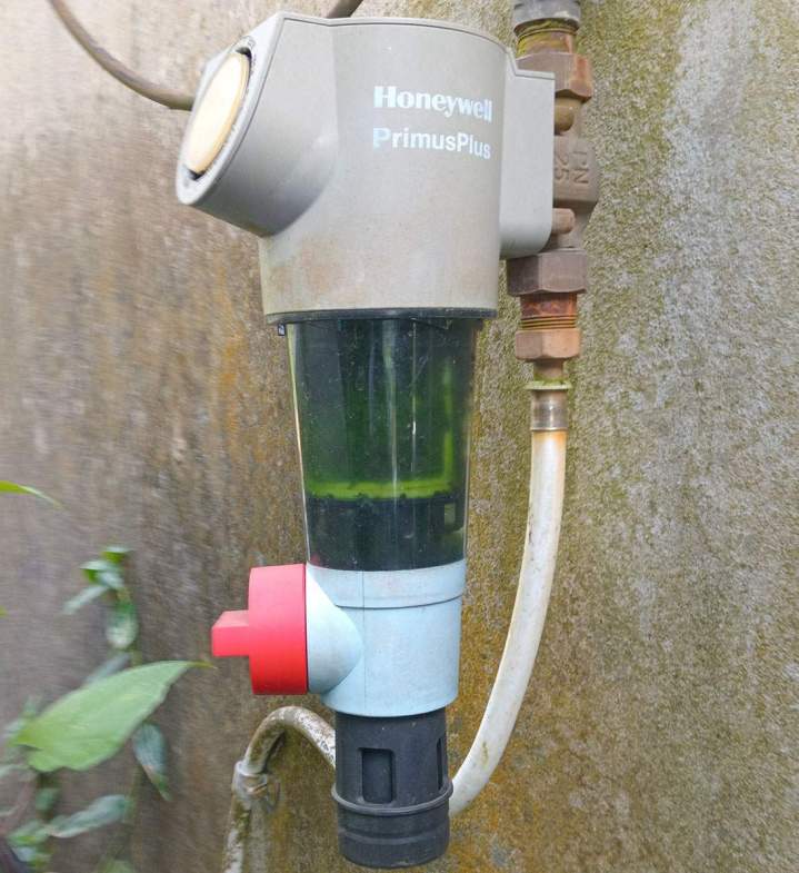 Changement de filtre de citerne d'eau Guadeloupe